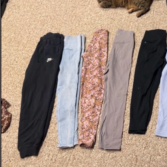 bunch of leggings brands- gymshark, nike, aerie - Picture 3 of 3